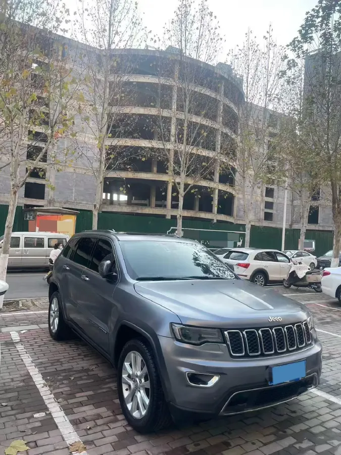 2017 Jeep Grand Cherokee 3.6L 286HP V6 8AT,autocango,china used car exporter,china ev exporter,chinese used car exporter,chinese used ev exporter