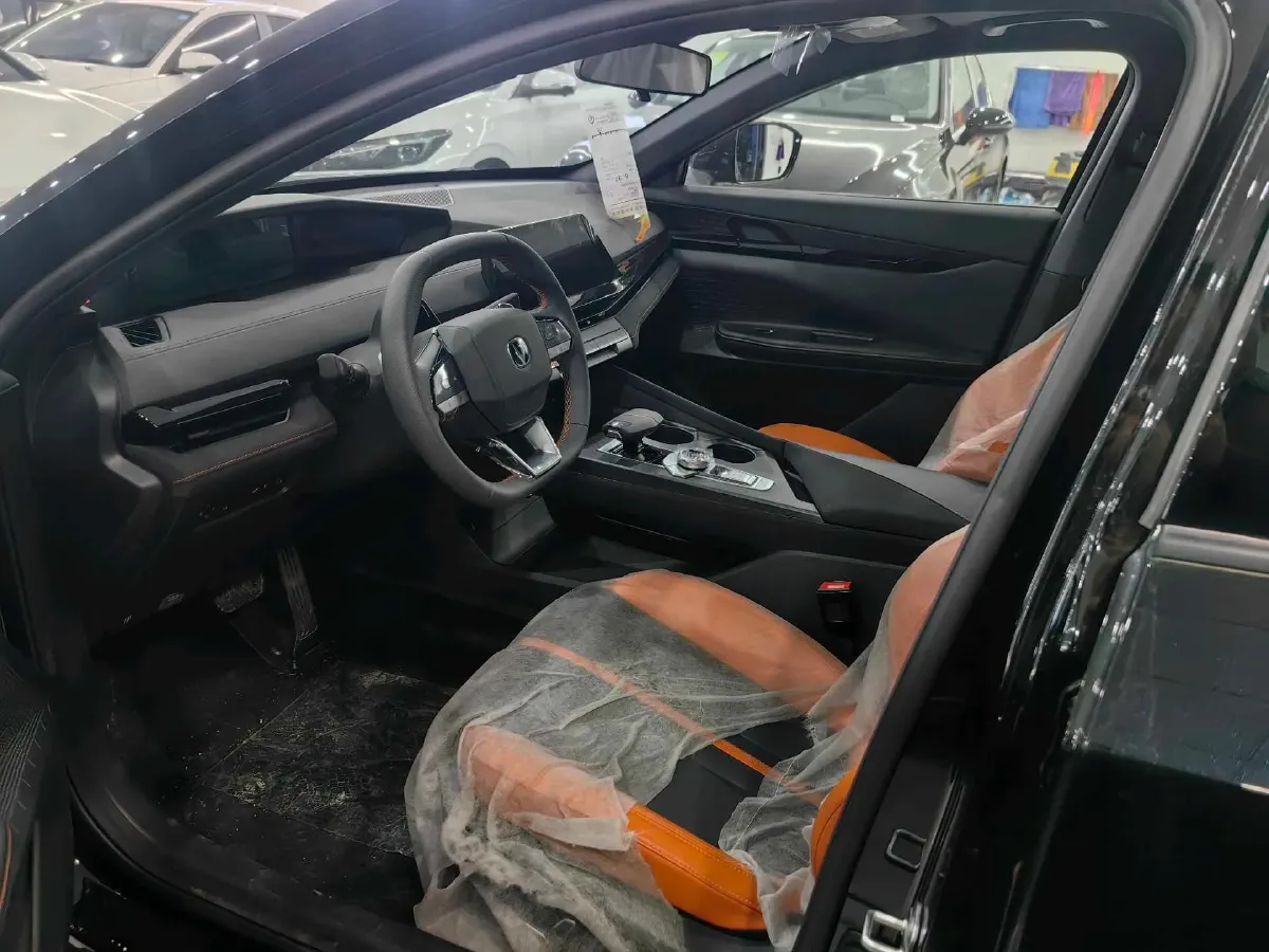 2024 ChangAn UNI-V 1.5T 188HP L4 7DCT,autocango,china used car exporter,china ev exporter,chinese used car exporter,chinese used ev exporter