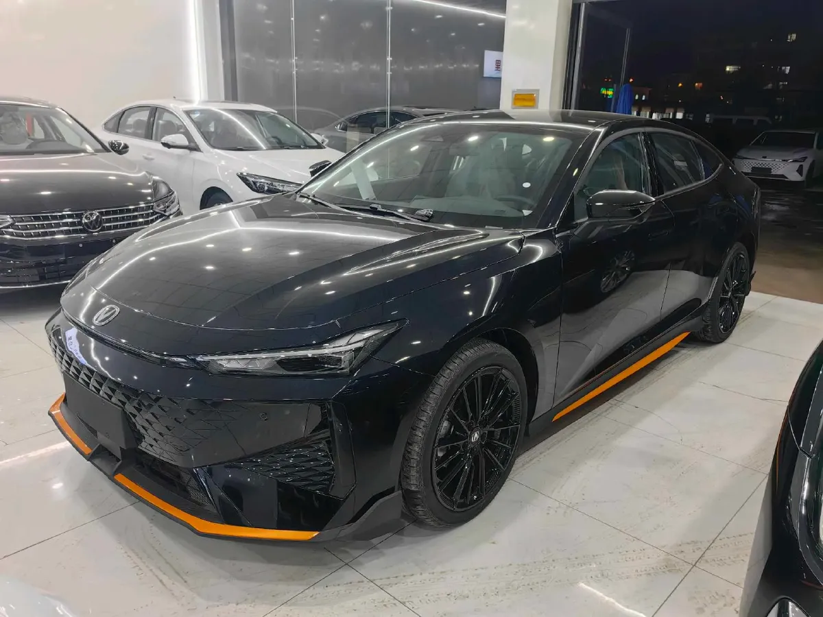 2024 ChangAn UNI-V 1.5T 188HP L4 7DCT,autocango,china used car exporter,china ev exporter,chinese used car exporter,chinese used ev exporter