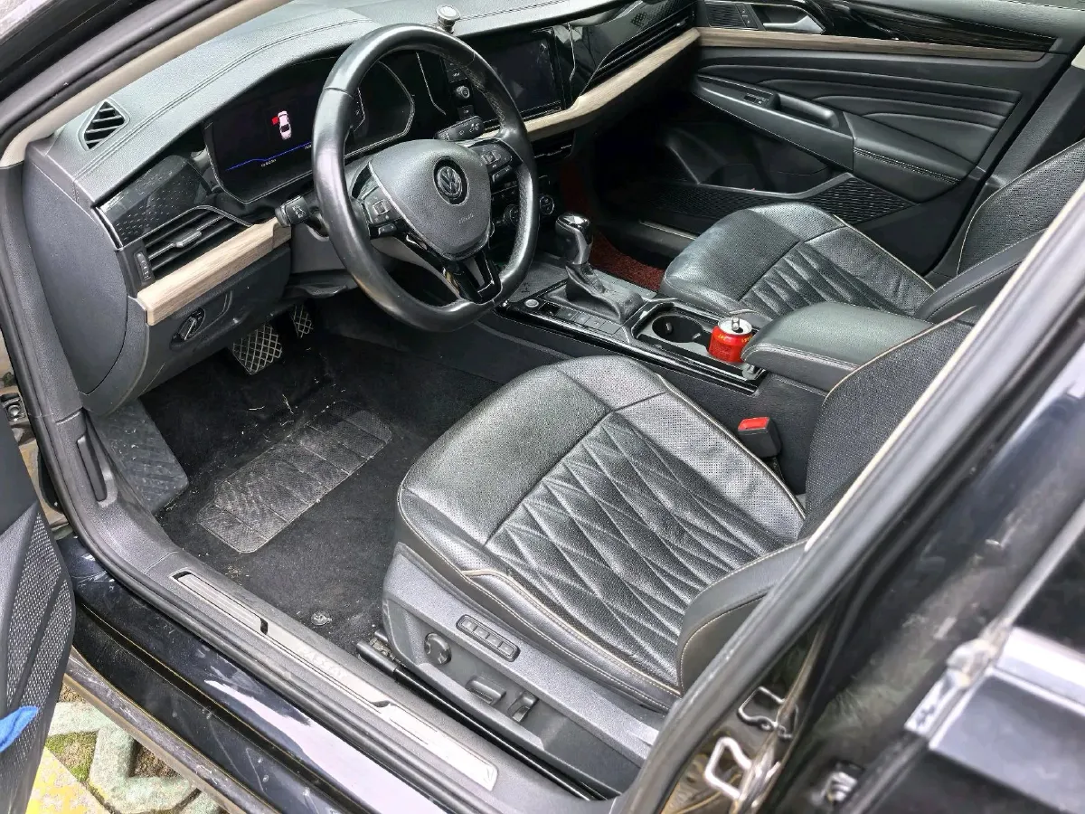 2019 Volvo V40 1.5T 152HP L4 6AT,autocango,china used car exporter,china ev exporter,chinese used car exporter,chinese used ev exporter