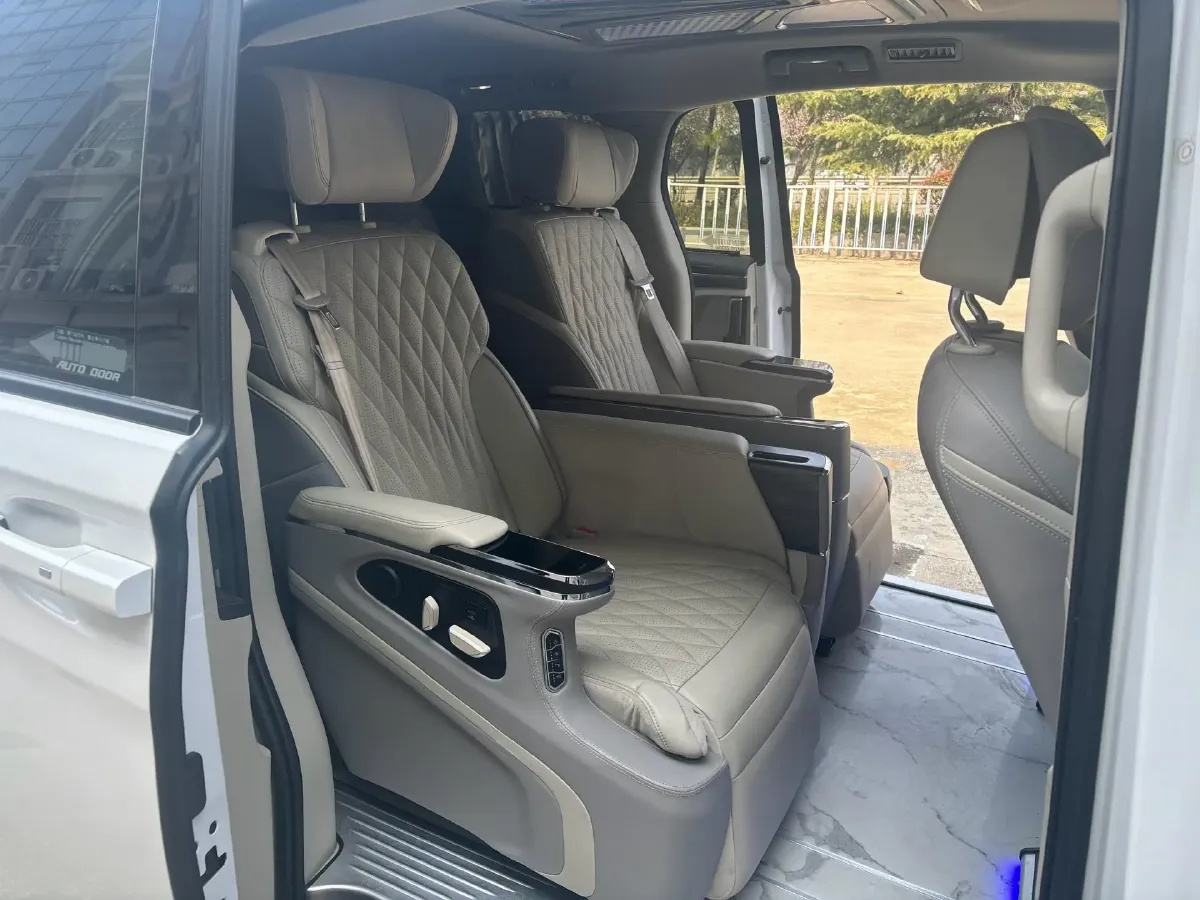 2023 Buick GL8 2.0T 237HP L4 9AT,autocango,china used car exporter,china ev exporter,chinese used car exporter,chinese used ev exporter