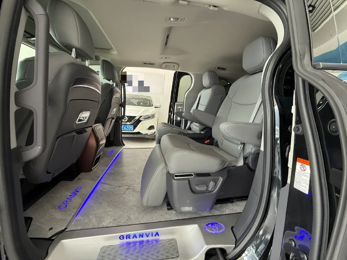 2023 Toyota Granvia 2.5L 189HP L4 E-CVT Hybrid,autocango,china used car exporter,china ev exporter,chinese used car exporter,chinese used ev exporter