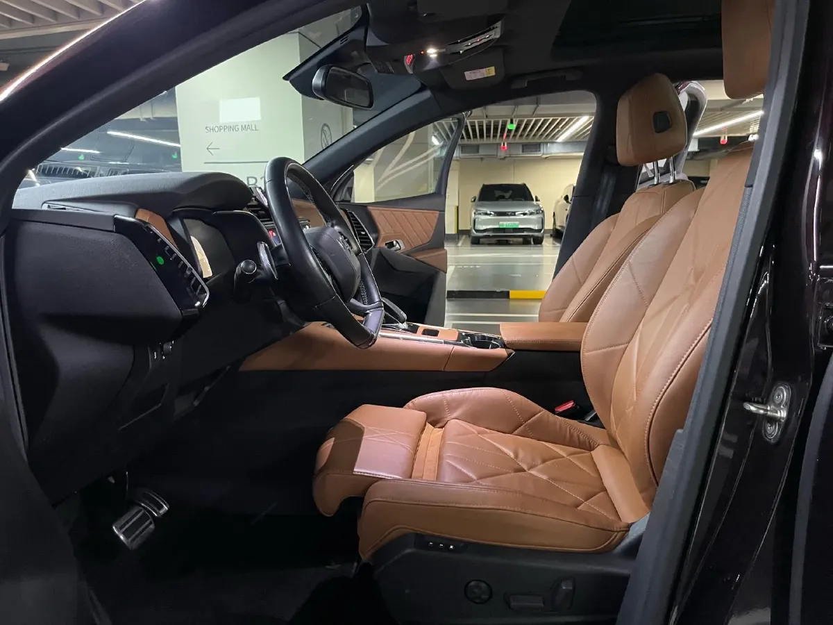 2018 DS 7 1.6T 220HP L4 8AT,autocango,china used car exporter,china ev exporter,chinese used car exporter,chinese used ev exporter