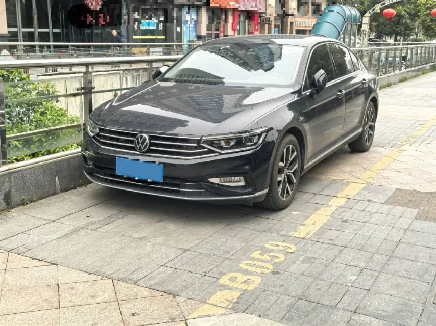 2020 Volkswagen Magotan 2.0T 186HP L4 7DCT,autocango,china used car exporter,china ev exporter,chinese used car exporter,chinese used ev exporter