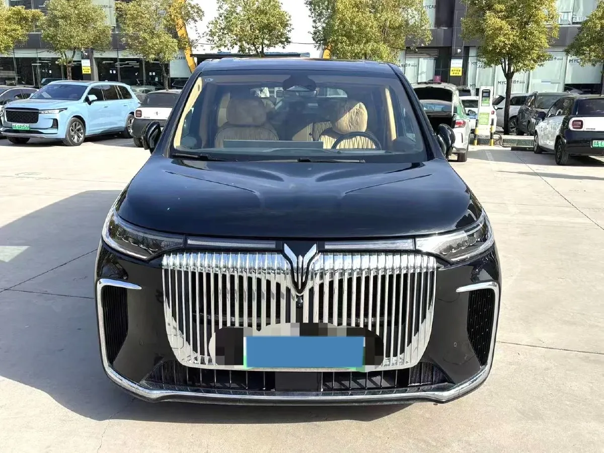 2025 Voyah Dream 1.5T 150HP L4 PHEV 41.7KWH,autocango,china used car exporter,china ev exporter,chinese used car exporter,chinese used ev exporter
