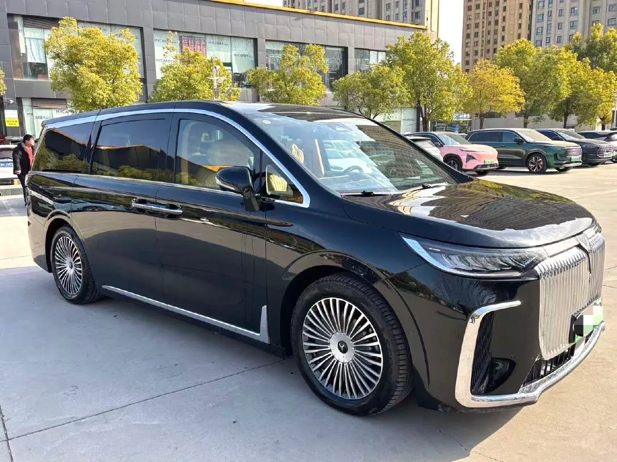 2025 Voyah Dream 1.5T 150HP L4 PHEV 41.7KWH,autocango,china used car exporter,china ev exporter,chinese used car exporter,chinese used ev exporter