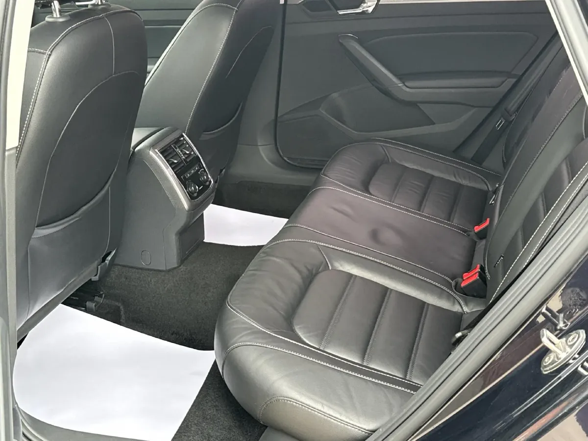 2017 Volkswagen Passat 1.8T 180HP L4 7DCT,autocango,china used car exporter,china ev exporter,chinese used car exporter,chinese used ev exporter