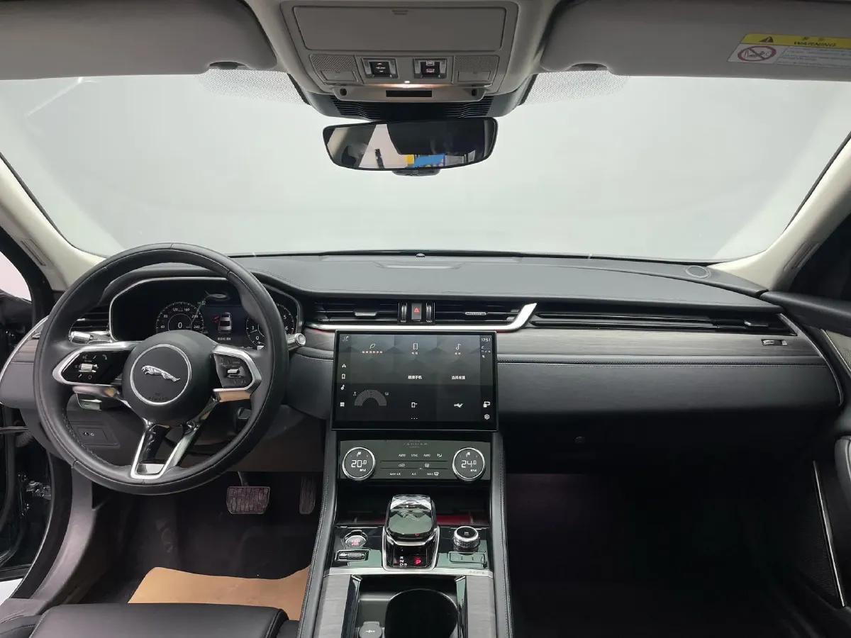 2022 Jaguar XFL 2.0T 200HP L4 8AT,autocango,china used car exporter,china ev exporter,chinese used car exporter,chinese used ev exporter