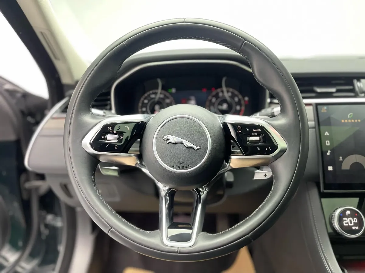 2022 Jaguar XFL 2.0T 200HP L4 8AT,autocango,china used car exporter,china ev exporter,chinese used car exporter,chinese used ev exporter