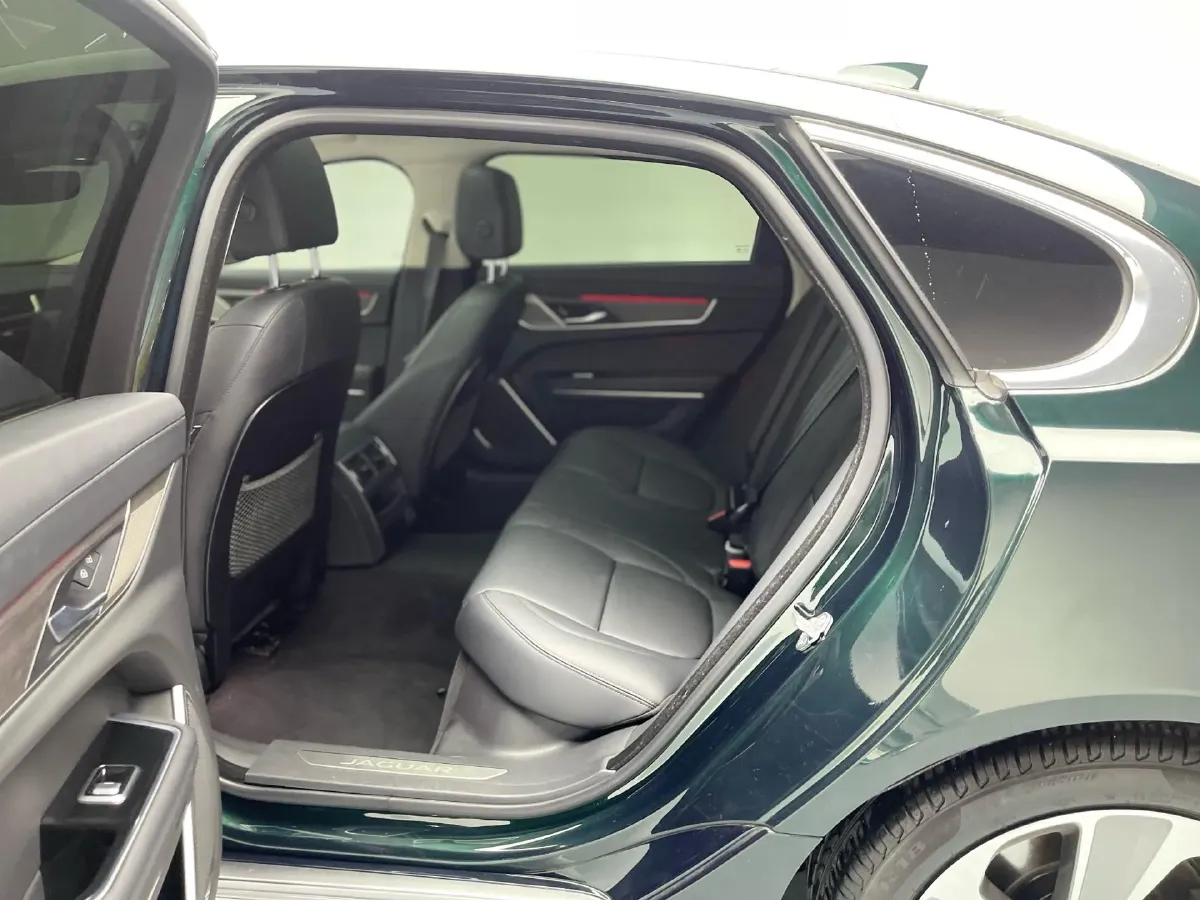 2022 Jaguar XFL 2.0T 200HP L4 8AT,autocango,china used car exporter,china ev exporter,chinese used car exporter,chinese used ev exporter