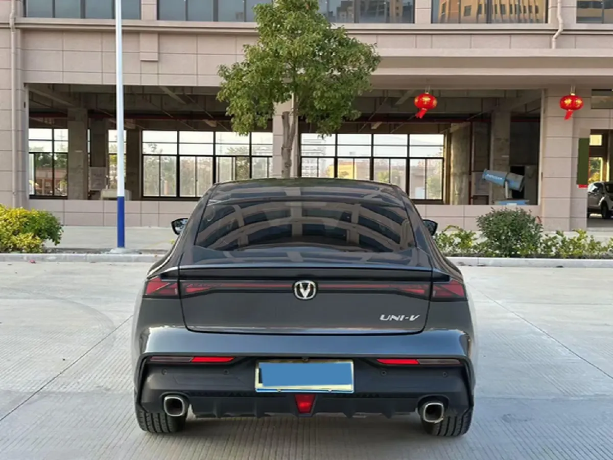 2024 ChangAn UNI-V 1.5T 188HP L4 7DCT,autocango,china used car exporter,china ev exporter,chinese used car exporter,chinese used ev exporter