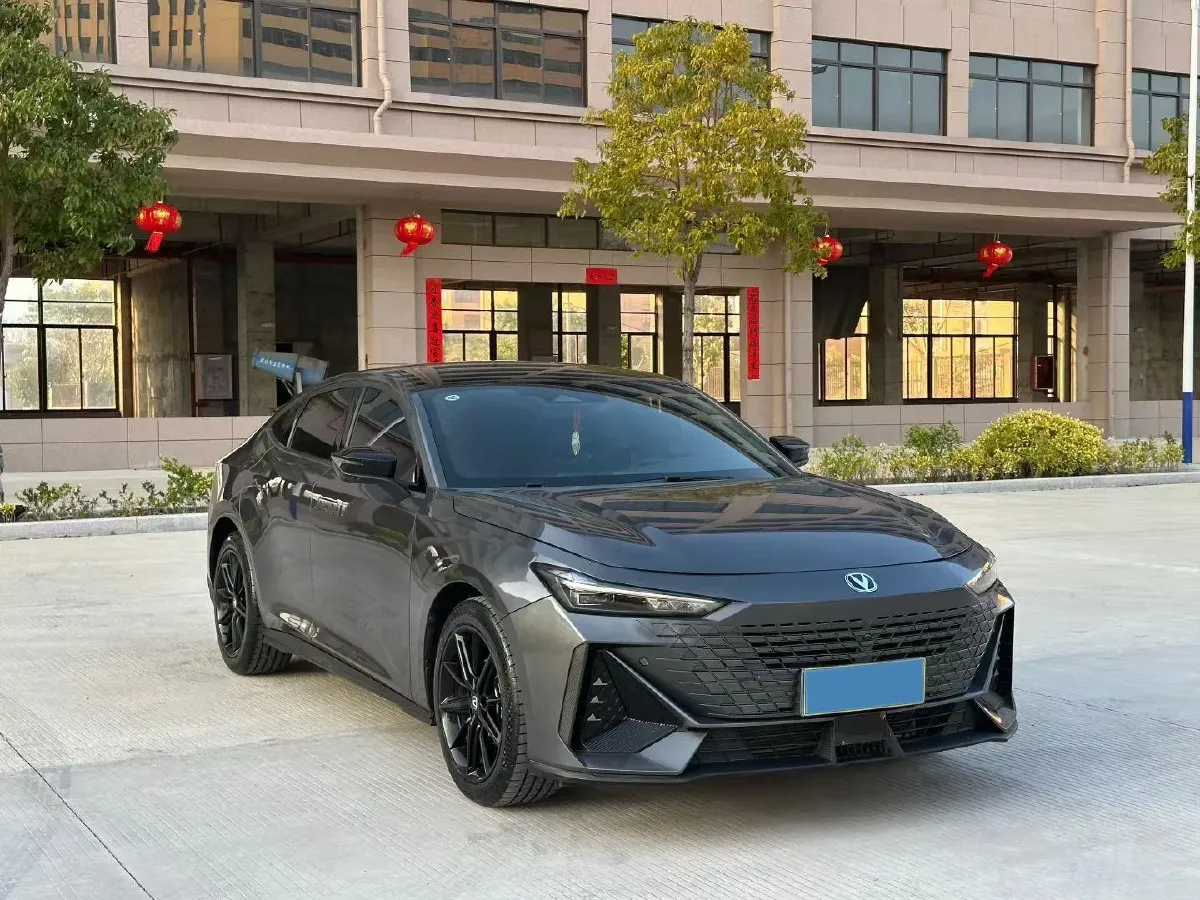 2024 ChangAn UNI-V 1.5T 188HP L4 7DCT,autocango,china used car exporter,china ev exporter,chinese used car exporter,chinese used ev exporter