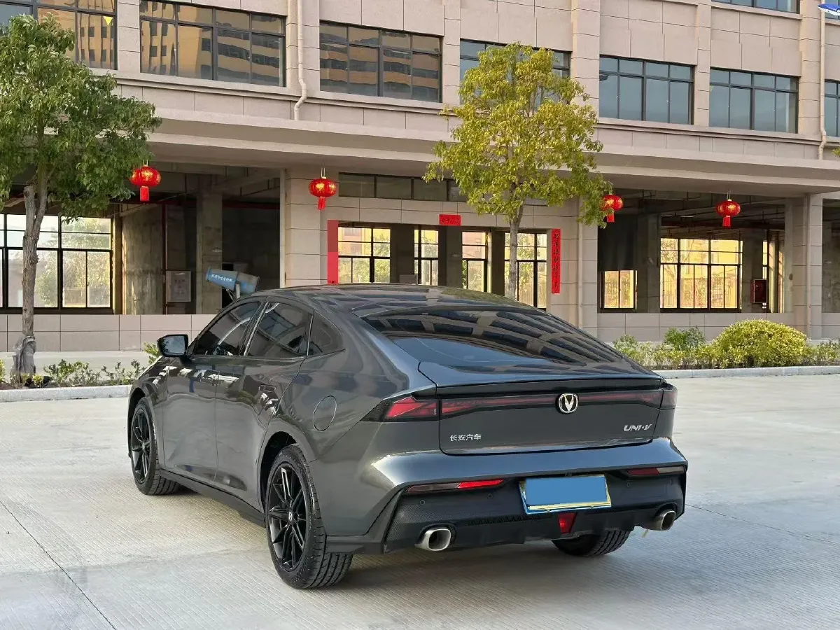 2024 ChangAn UNI-V 1.5T 188HP L4 7DCT,autocango,china used car exporter,china ev exporter,chinese used car exporter,chinese used ev exporter