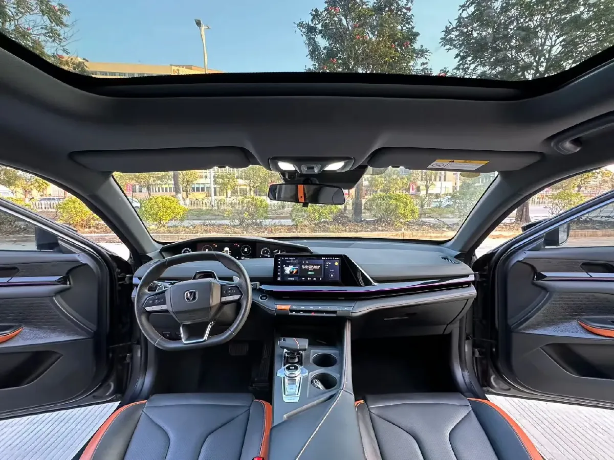 2024 ChangAn UNI-V 1.5T 188HP L4 7DCT,autocango,china used car exporter,china ev exporter,chinese used car exporter,chinese used ev exporter