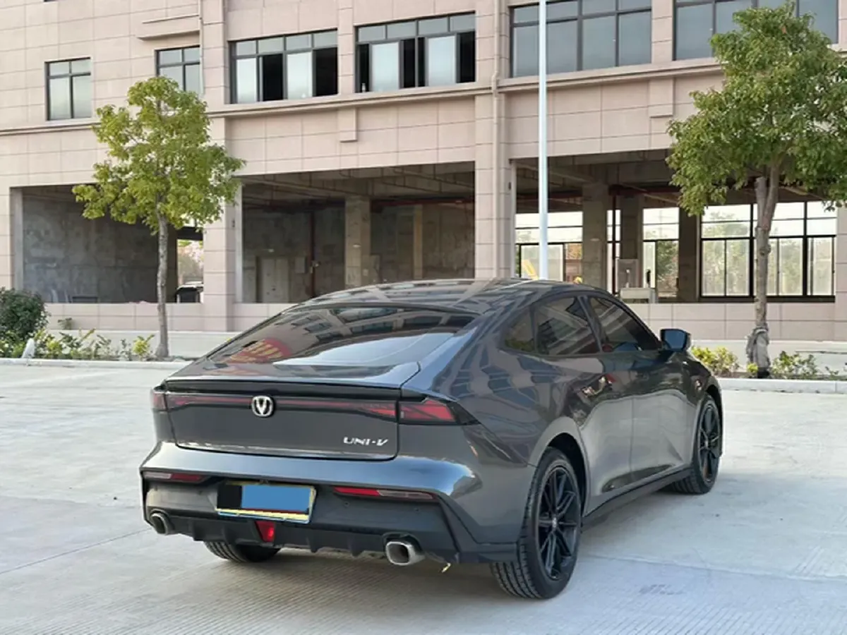 2024 ChangAn UNI-V 1.5T 188HP L4 7DCT,autocango,china used car exporter,china ev exporter,chinese used car exporter,chinese used ev exporter