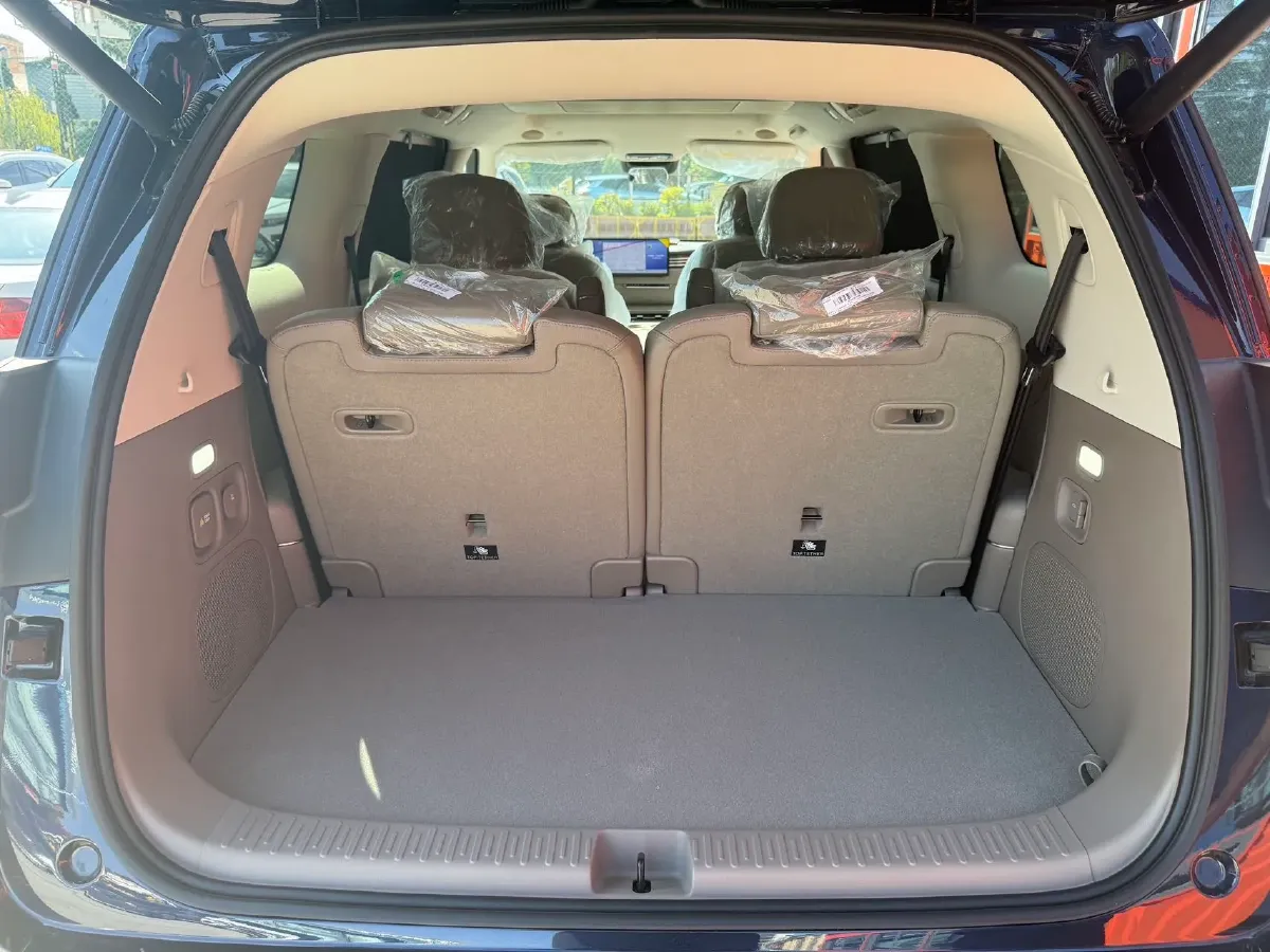 2026 IM LS9 REEV 155HP REEV,autocango,china used car exporter,china ev exporter,chinese used car exporter,chinese used ev exporter