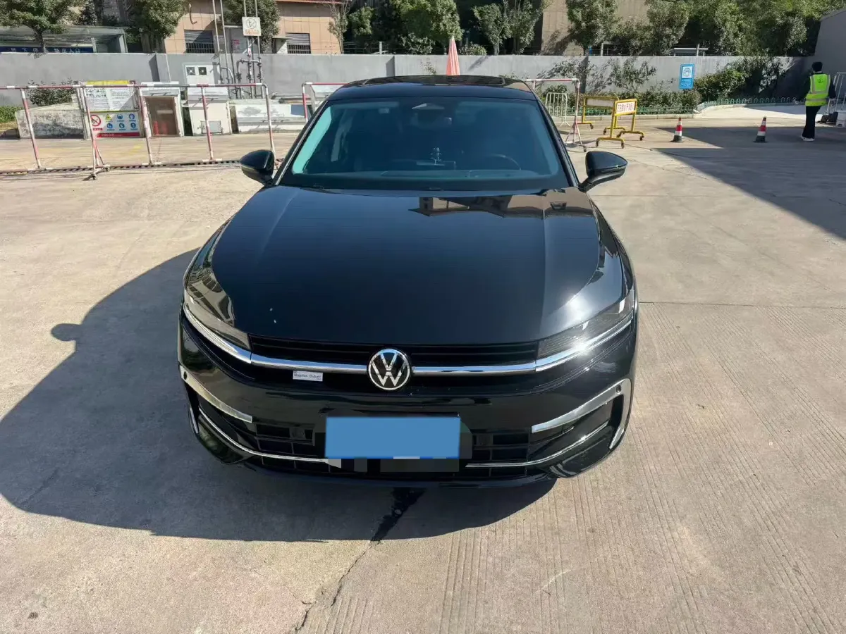 2024 Volkswagen Magotan 2.0T 220HP L4 7DCT,autocango,china used car exporter,china ev exporter,chinese used car exporter,chinese used ev exporter