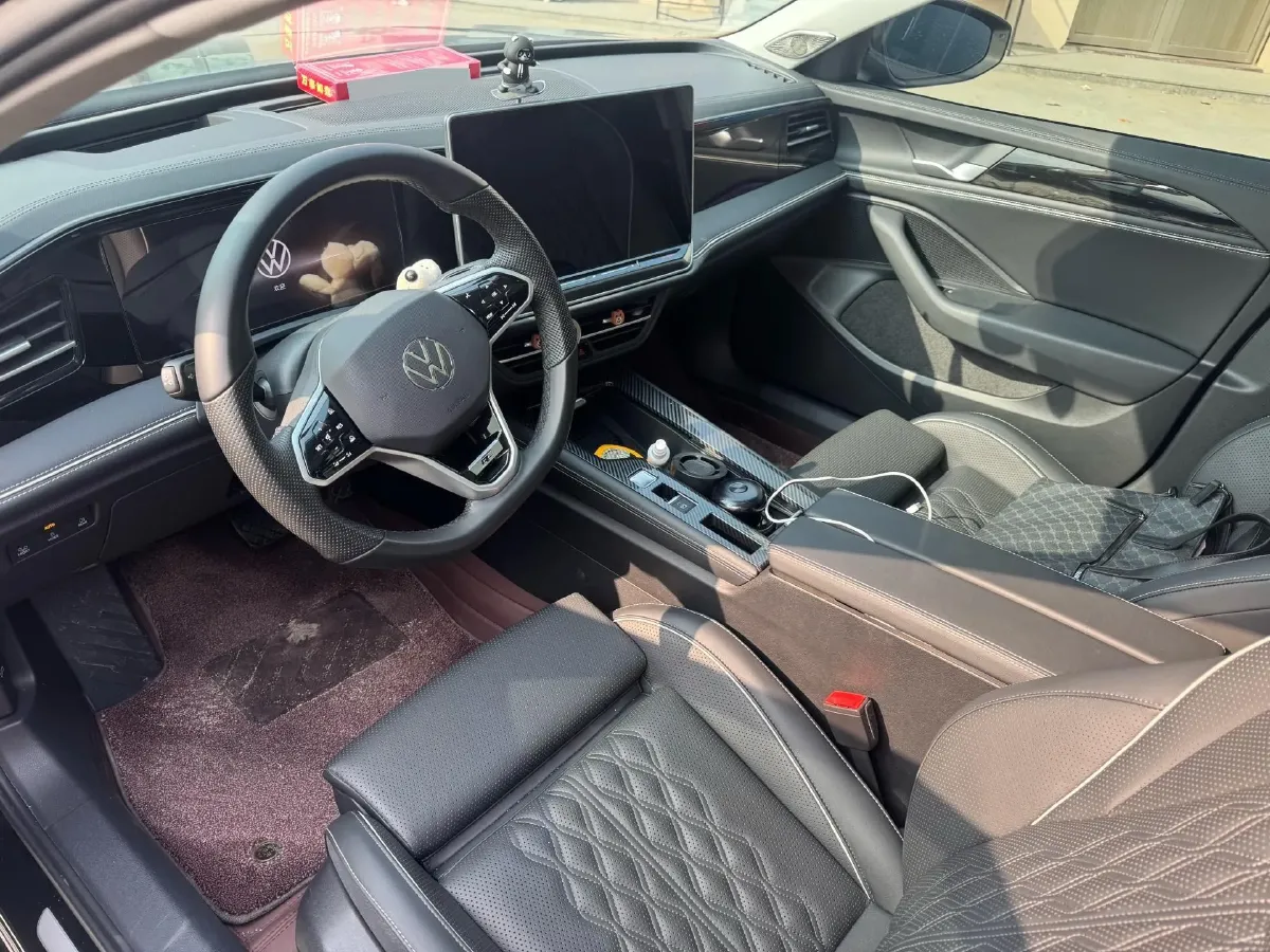 2024 Volkswagen Magotan 2.0T 220HP L4 7DCT,autocango,china used car exporter,china ev exporter,chinese used car exporter,chinese used ev exporter