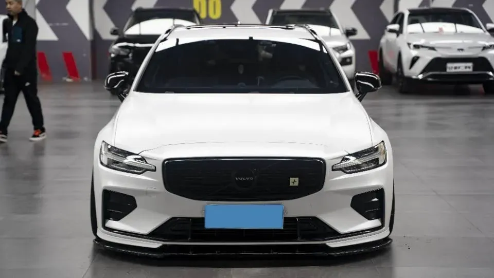 2020 Volvo V60 2.0T 254HP L4 8AT,autocango,china used car exporter,china ev exporter,chinese used car exporter,chinese used ev exporter