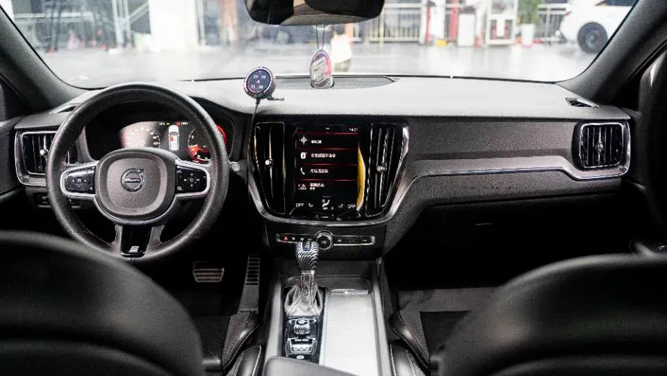 2020 Volvo V60 2.0T 254HP L4 8AT,autocango,china used car exporter,china ev exporter,chinese used car exporter,chinese used ev exporter