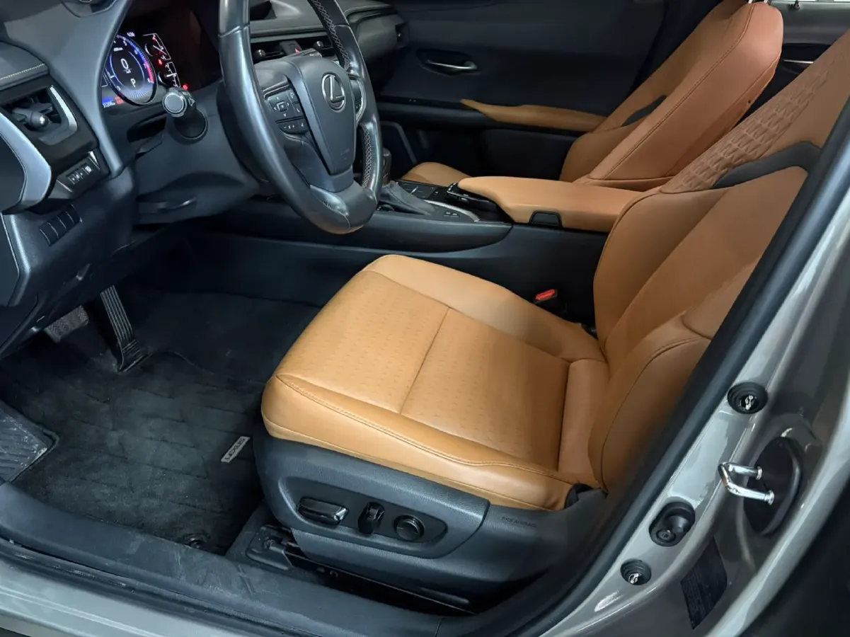 2020 Lexus UX 2.0L 173HP L4 CVT,autocango,china used car exporter,china ev exporter,chinese used car exporter,chinese used ev exporter