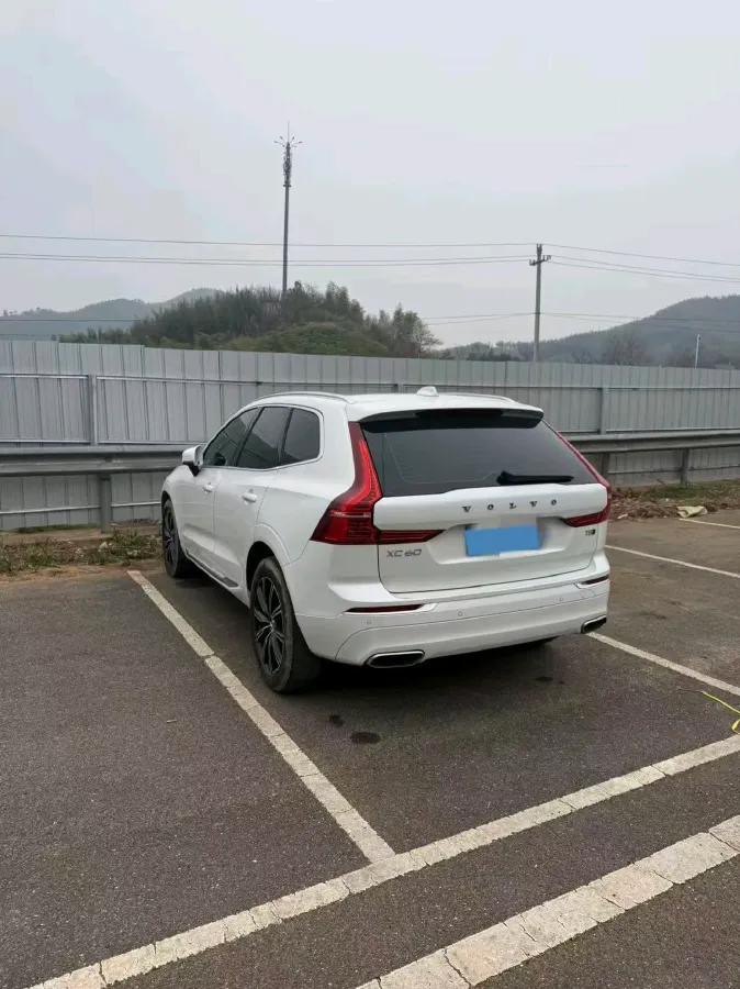 2021 Volvo XC60 2.0T 250HP L4 8AT,autocango,china used car exporter,china ev exporter,chinese used car exporter,chinese used ev exporter