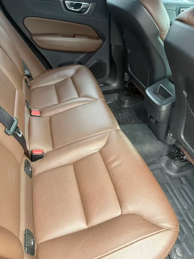 2021 Volvo XC60 2.0T 250HP L4 8AT,autocango,china used car exporter,china ev exporter,chinese used car exporter,chinese used ev exporter