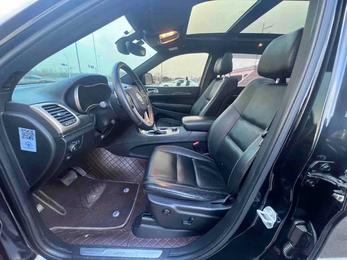 2017 Jeep Grand Cherokee 3.0L 234HP V6 8AT,autocango,china used car exporter,china ev exporter,chinese used car exporter,chinese used ev exporter