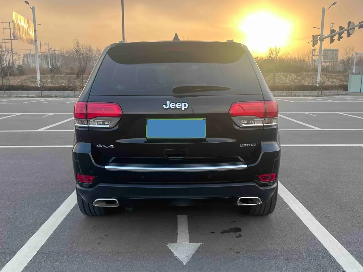 2017 Jeep Grand Cherokee 3.0L 234HP V6 8AT,autocango,china used car exporter,china ev exporter,chinese used car exporter,chinese used ev exporter