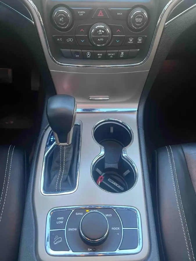 2017 Jeep Grand Cherokee 3.0L 234HP V6 8AT,autocango,china used car exporter,china ev exporter,chinese used car exporter,chinese used ev exporter