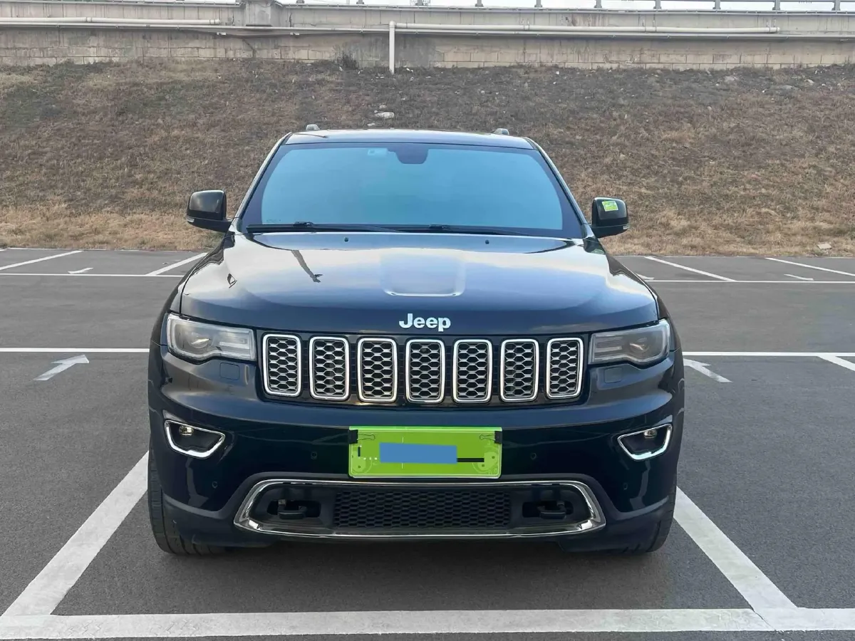2017 Jeep Grand Cherokee 3.0L 234HP V6 8AT,autocango,china used car exporter,china ev exporter,chinese used car exporter,chinese used ev exporter