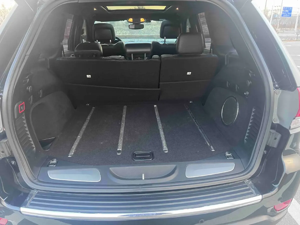 2017 Jeep Grand Cherokee 3.0L 234HP V6 8AT,autocango,china used car exporter,china ev exporter,chinese used car exporter,chinese used ev exporter