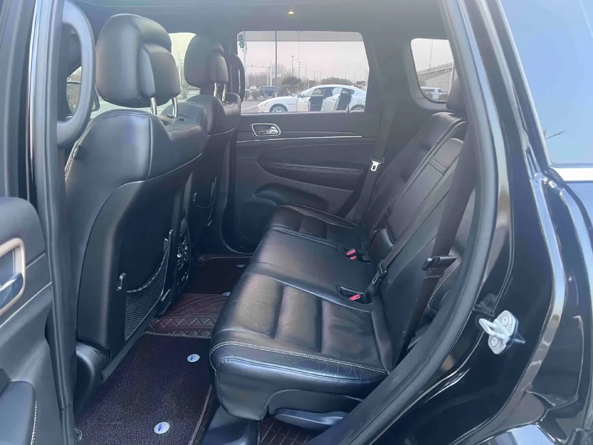 2017 Jeep Grand Cherokee 3.0L 234HP V6 8AT,autocango,china used car exporter,china ev exporter,chinese used car exporter,chinese used ev exporter
