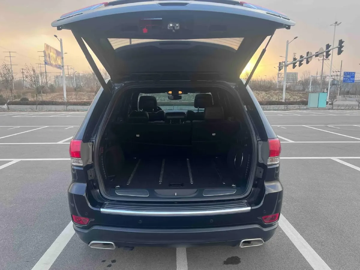 2017 Jeep Grand Cherokee 3.0L 234HP V6 8AT,autocango,china used car exporter,china ev exporter,chinese used car exporter,chinese used ev exporter