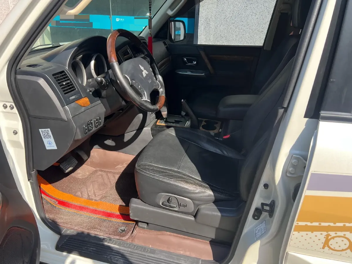 2016 Mitsubishi Pajero 3.0L 174HP V6 5AT,autocango,china used car exporter,china ev exporter,chinese used car exporter,chinese used ev exporter