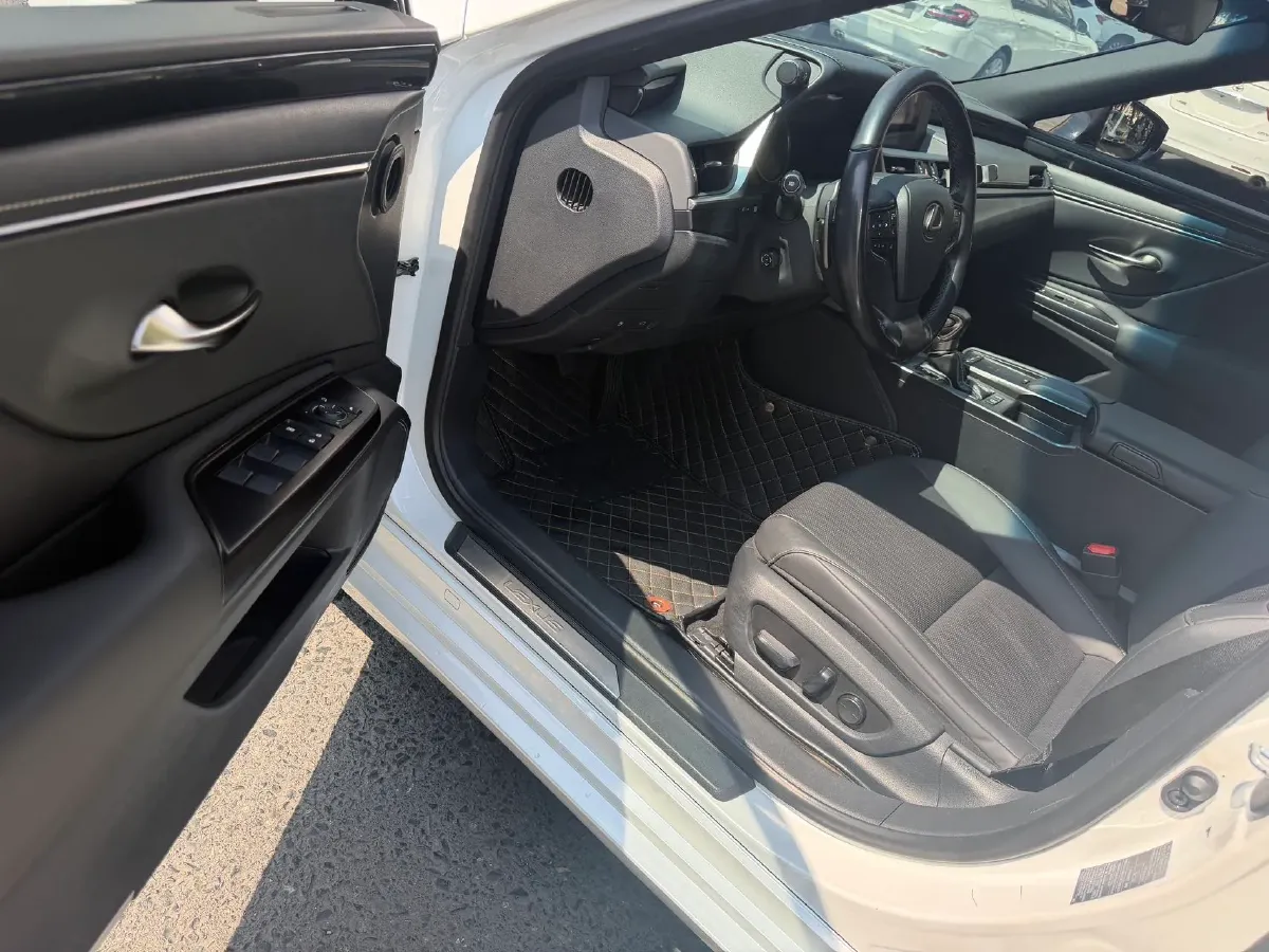 2020 Lexus ES 2.0L 173HP L4 CVT,autocango,china used car exporter,china ev exporter,chinese used car exporter,chinese used ev exporter