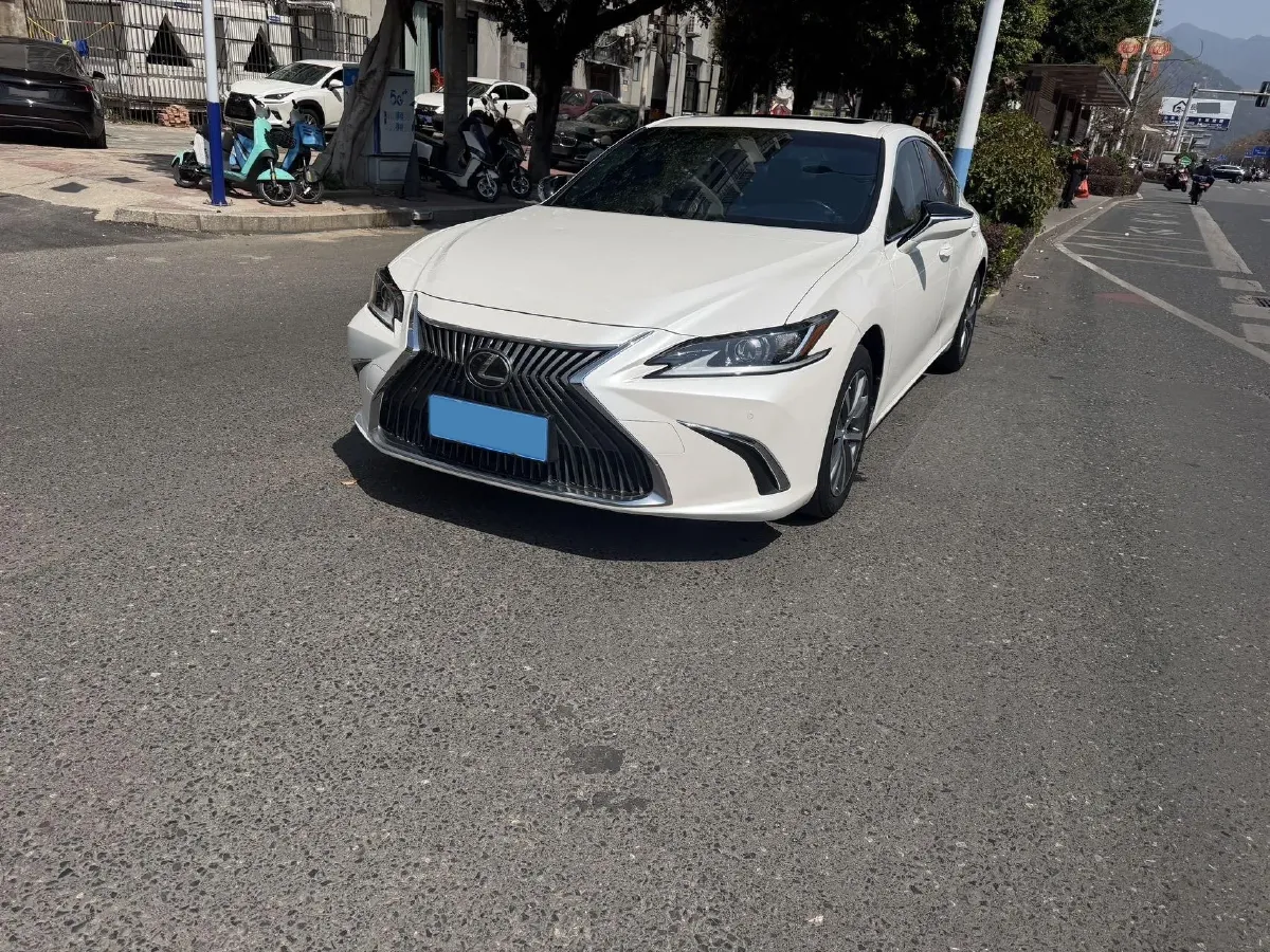 2020 Lexus ES 2.0L 173HP L4 CVT,autocango,china used car exporter,china ev exporter,chinese used car exporter,chinese used ev exporter