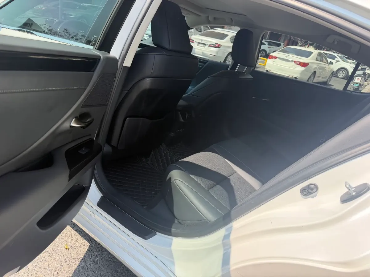 2020 Lexus ES 2.0L 173HP L4 CVT,autocango,china used car exporter,china ev exporter,chinese used car exporter,chinese used ev exporter