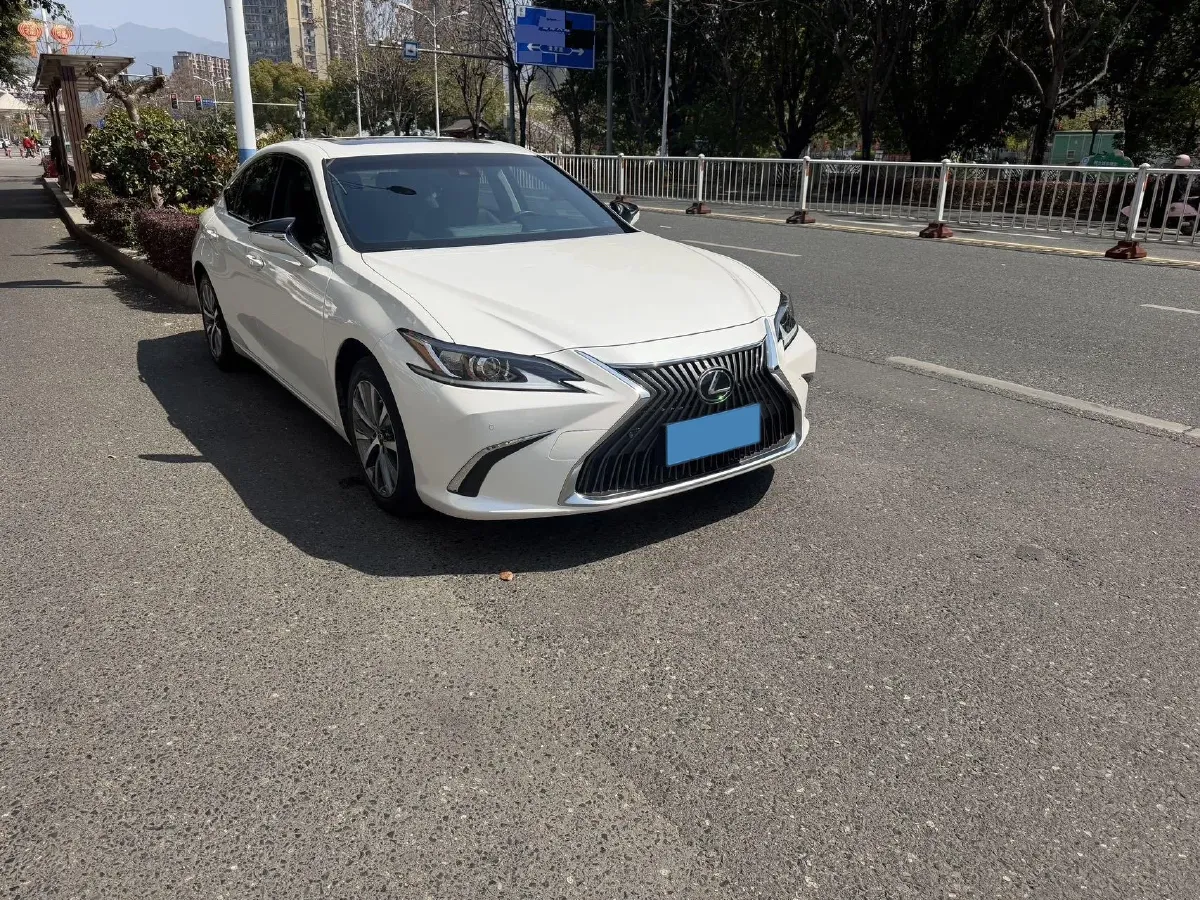 2020 Lexus ES 2.0L 173HP L4 CVT,autocango,china used car exporter,china ev exporter,chinese used car exporter,chinese used ev exporter