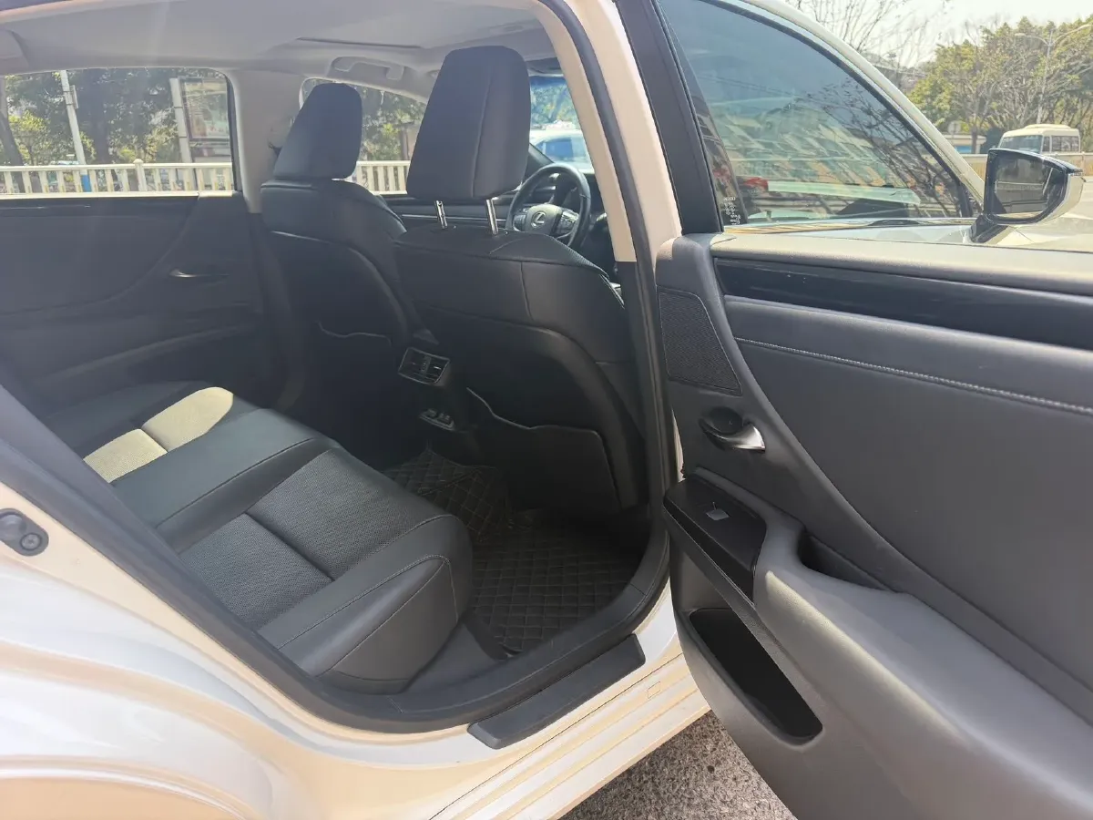 2020 Lexus ES 2.0L 173HP L4 CVT,autocango,china used car exporter,china ev exporter,chinese used car exporter,chinese used ev exporter