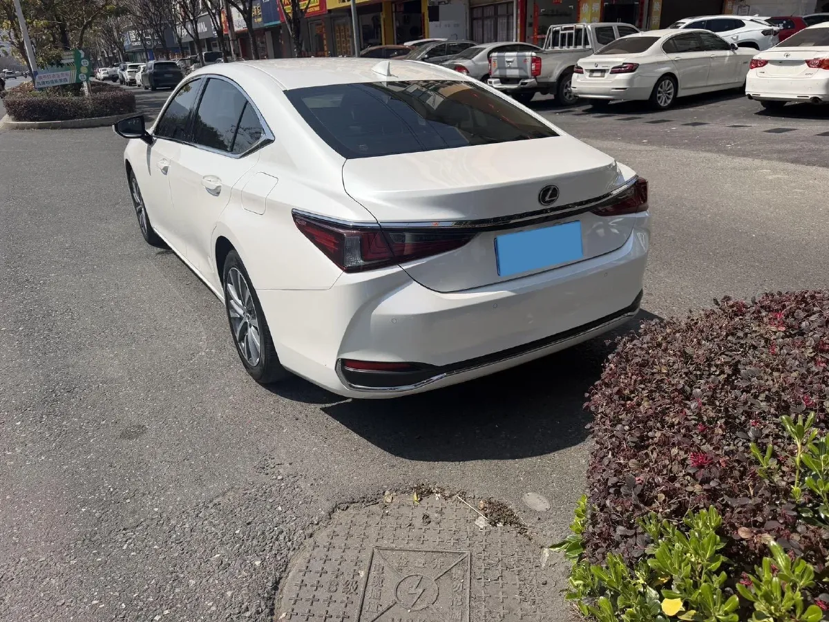 2020 Lexus ES 2.0L 173HP L4 CVT,autocango,china used car exporter,china ev exporter,chinese used car exporter,chinese used ev exporter