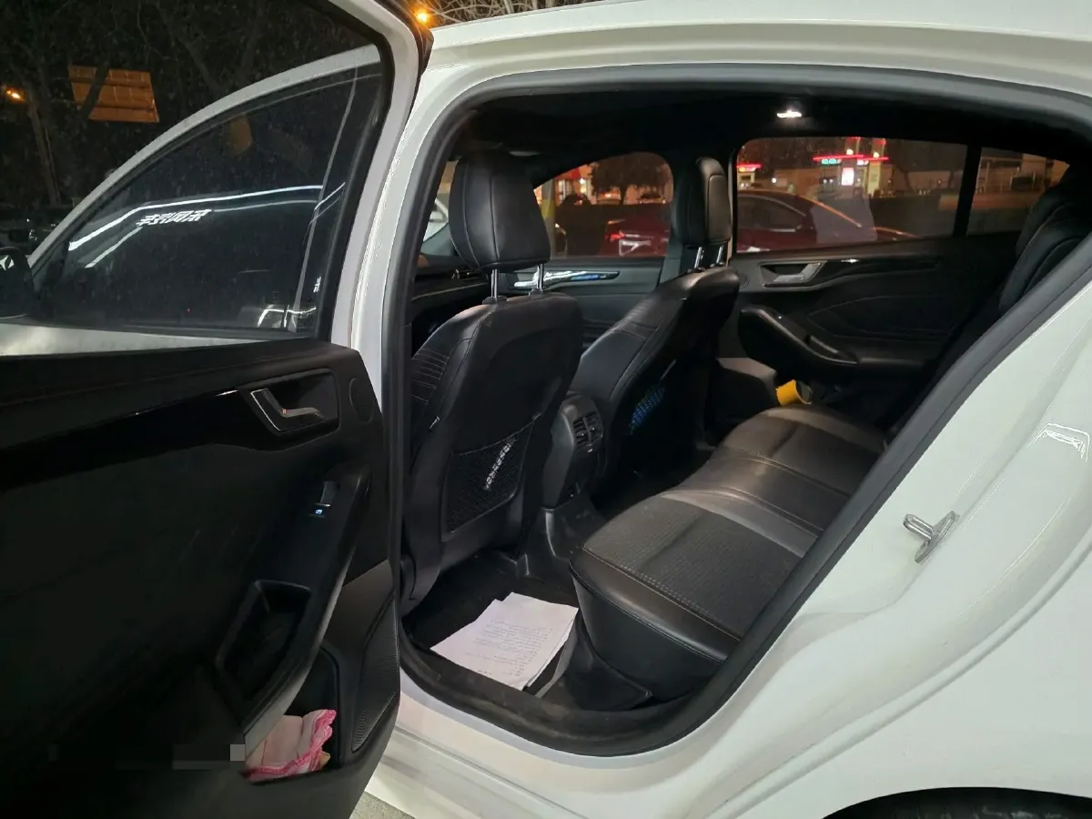 2021 Ford Focus 1.5T 174HP L3 8AT,autocango,china used car exporter,china ev exporter,chinese used car exporter,chinese used ev exporter