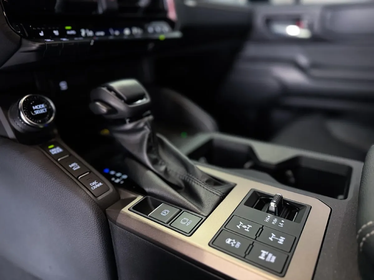 2024 Toyota Land Cruiser Prado 2.4T 282HP L4 8AT Hybrid,autocango,china used car exporter,china ev exporter,chinese used car exporter,chinese used ev exporter