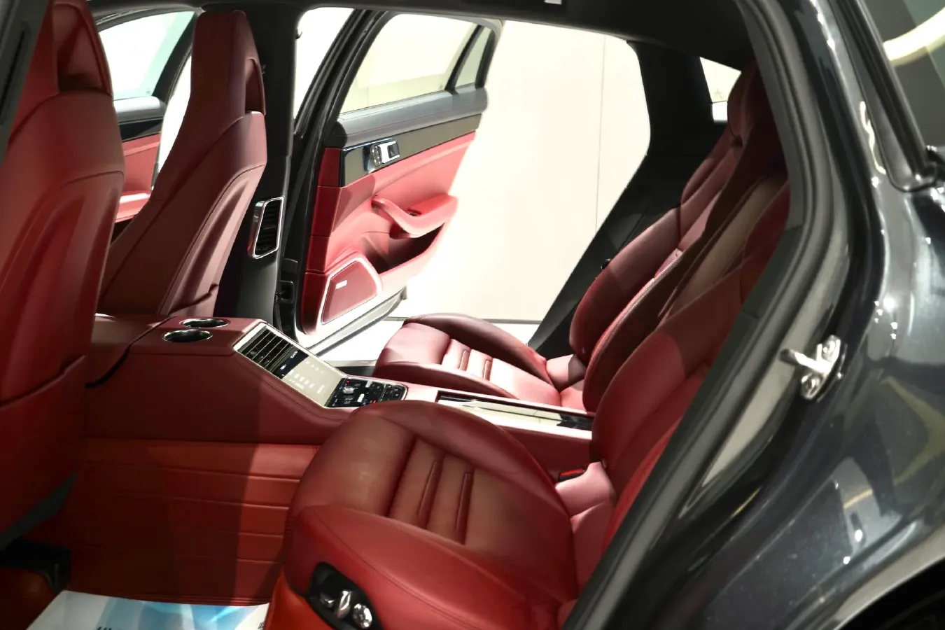 2021 Porsche Panamera 2.9T 330HP V6 8DCT,autocango,china used car exporter,china ev exporter,chinese used car exporter,chinese used ev exporter