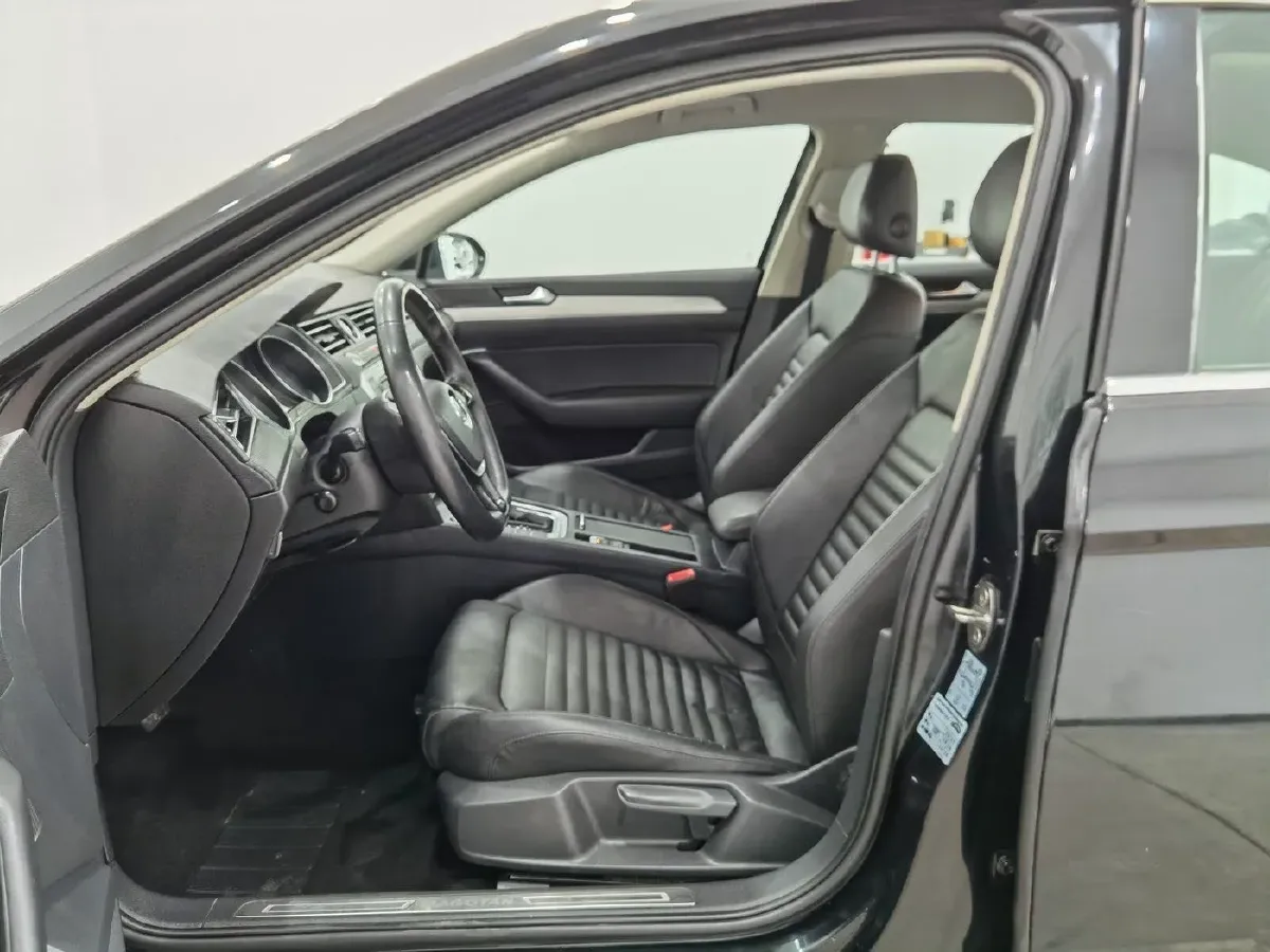 2018 Volkswagen Magotan 1.4T 150HP L4 7DCT,autocango,china used car exporter,china ev exporter,chinese used car exporter,chinese used ev exporter