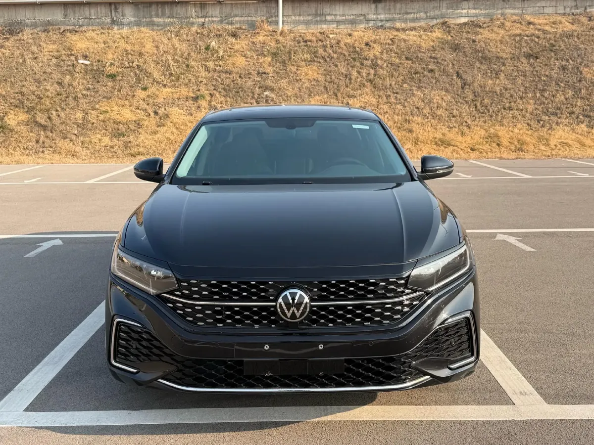2023 Volkswagen Passat 2.0T 186HP L4 7DCT,autocango,china used car exporter,china ev exporter,chinese used car exporter,chinese used ev exporter