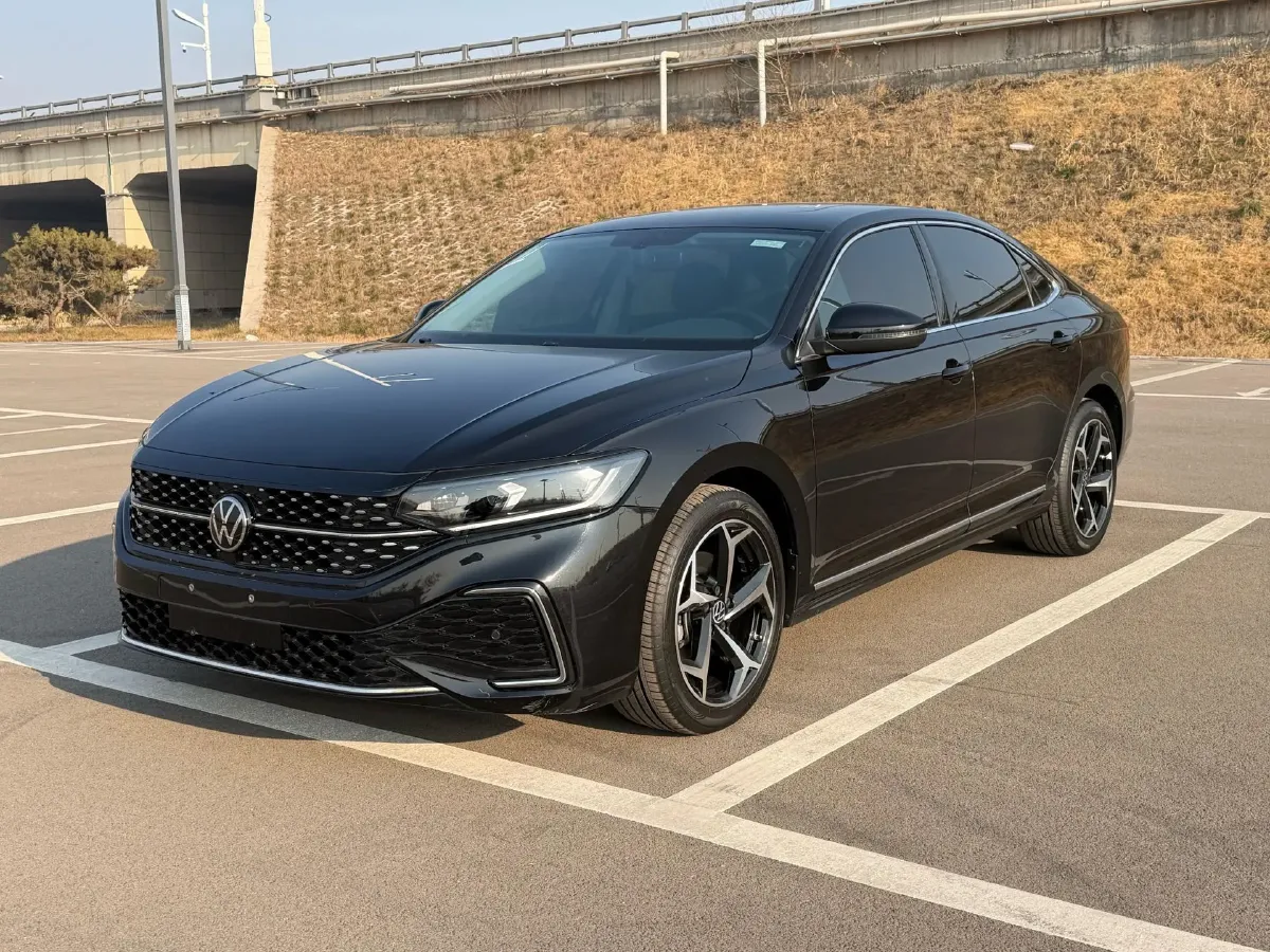 2023 Volkswagen Passat 2.0T 186HP L4 7DCT,autocango,china used car exporter,china ev exporter,chinese used car exporter,chinese used ev exporter