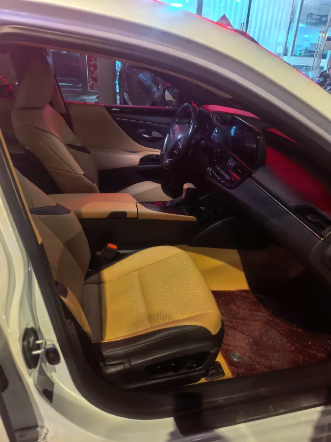 2020 Lexus ES 2.0L 173HP L4 CVT,autocango,china used car exporter,china ev exporter,chinese used car exporter,chinese used ev exporter