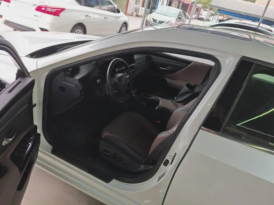 2021 Lexus ES 2.5L 178HP L4 E-CVT Hybrid,autocango,china used car exporter,china ev exporter,chinese used car exporter,chinese used ev exporter