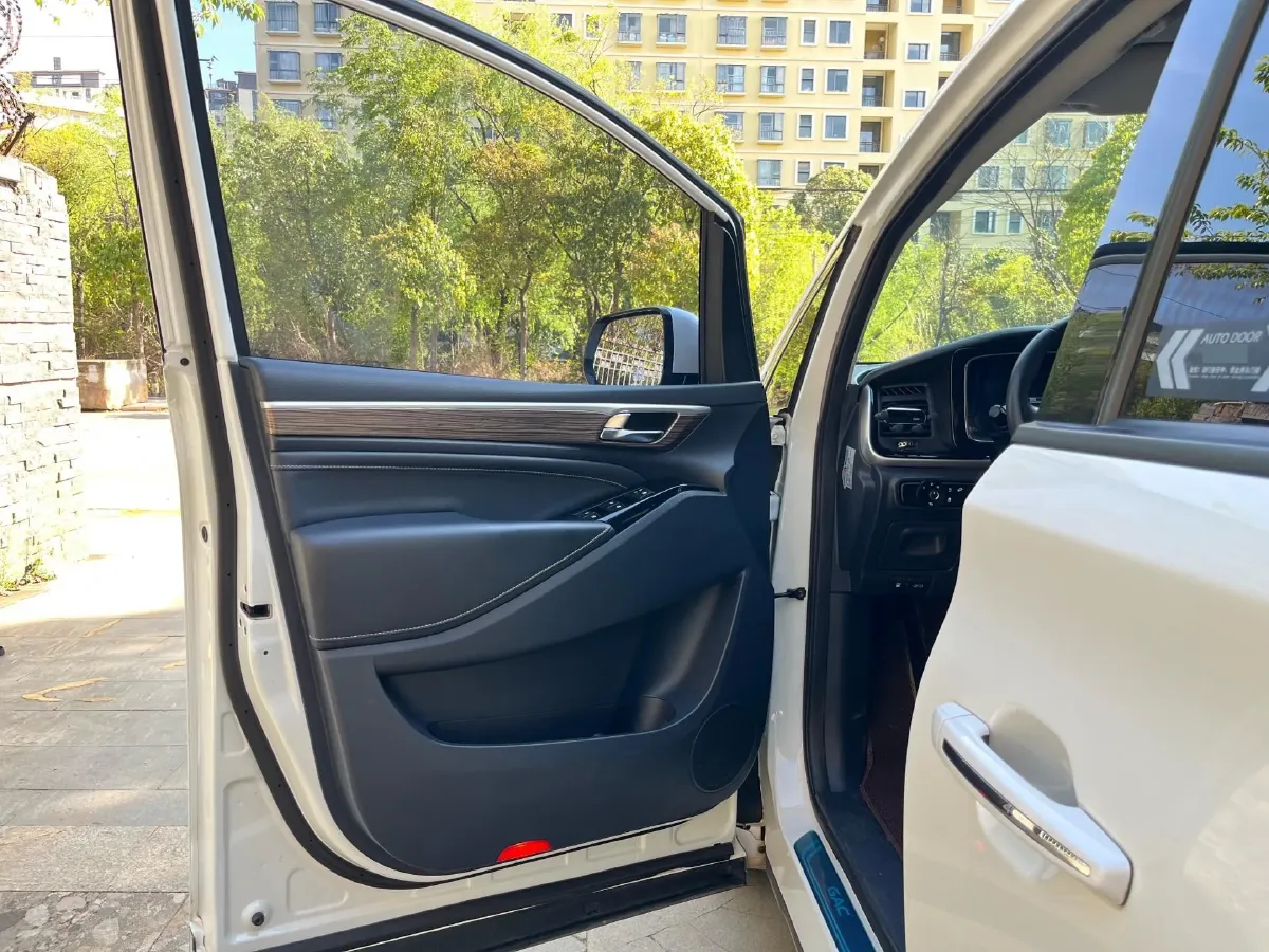 2021 GAC Trumpchi M8 2.0T 252HP L4 8AT,autocango,china used car exporter,china ev exporter,chinese used car exporter,chinese used ev exporter